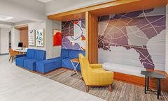 Holiday Inn Express Hotel & Suites