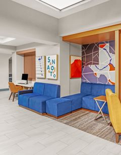 Holiday Inn Express Hotel & Suites