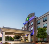 Holiday Inn Express Hotel & Suites Exterior