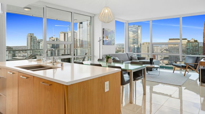 <b>Level Los Angeles Downtown-South Olive Suite</b>. Images powered by <a href="https://www.leonardoworldwide.com/" title="Leonardo Worldwide" target="_blank">Leonardo</a>.