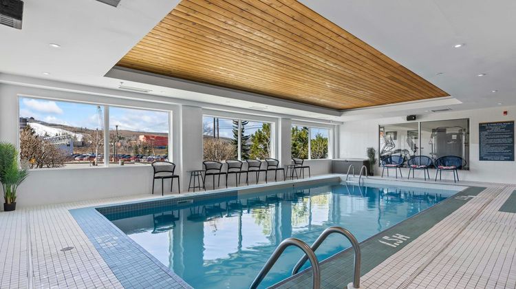 Sandman Hotel & Suites Calgary West Pool