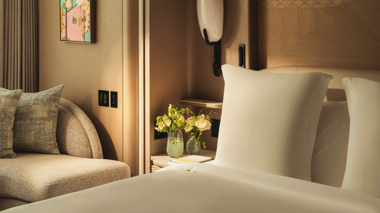 <b>Four Seasons Hotel Tokyo at Marunouchi Room</b>. Images powered by <a href="https://www.leonardoworldwide.com/" title="Leonardo Worldwide" target="_blank">Leonardo</a>.