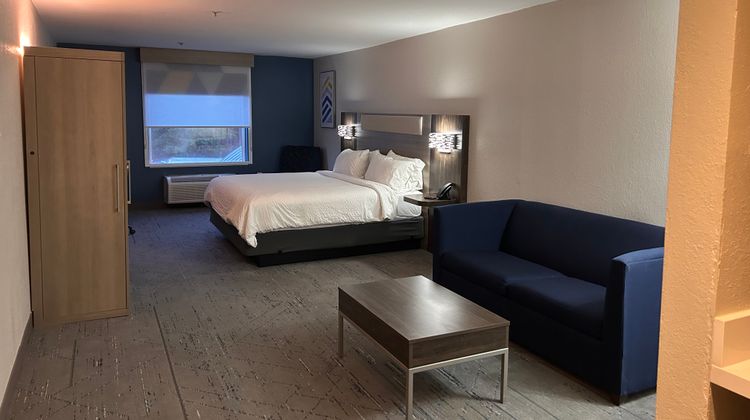 Holiday Inn Express Hotel & Suites Room