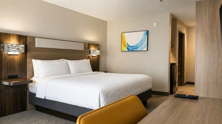 Holiday Inn Express Hotel & Suites Room