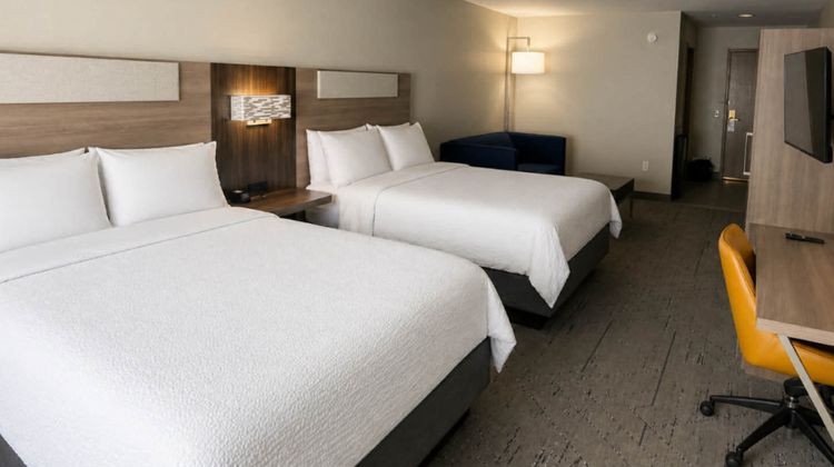 Holiday Inn Express Hotel & Suites Room