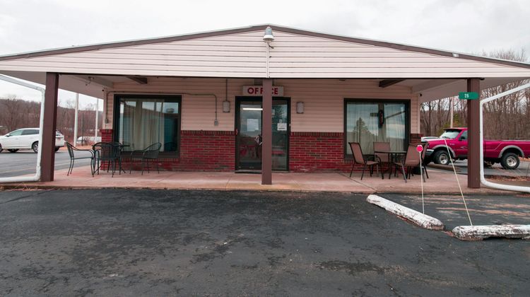 OYO Hotel Dalton PA I-81 Exterior