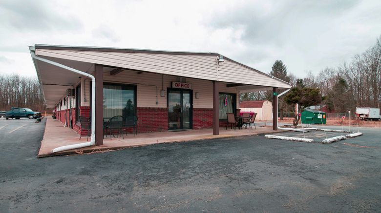 <b>OYO Hotel Dalton PA I-81 Exterior</b>. Images powered by <a href="https://www.leonardoworldwide.com/" title="Leonardo Worldwide" target="_blank">Leonardo</a>.