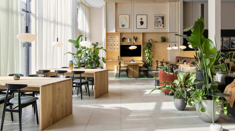 <b>Cove Centrum Lobby</b>. Images powered by <a href="https://www.leonardoworldwide.com/" title="Leonardo Worldwide" target="_blank">Leonardo</a>.