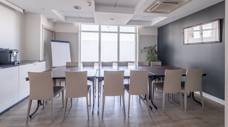 <b>Holiday Inn Calais Meeting</b>. Images powered by <a href="https://www.leonardoworldwide.com/" title="Leonardo Worldwide" target="_blank">Leonardo</a>.