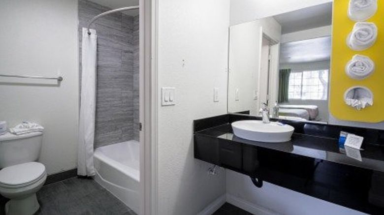 <b>Fishermans Cove Inn Room</b>. Images powered by <a href="https://www.leonardoworldwide.com/" title="Leonardo Worldwide" target="_blank">Leonardo</a>.