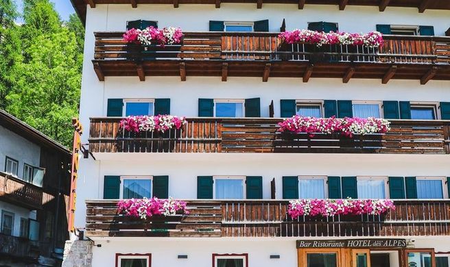Des Alpes Exterior