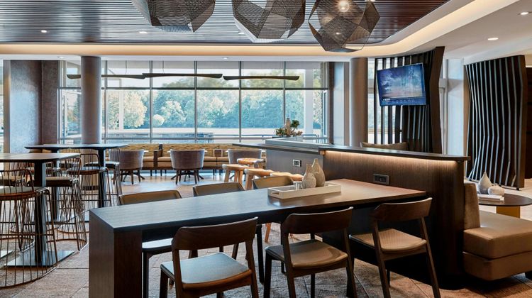 Cambria hotel & suites Appleton Lobby