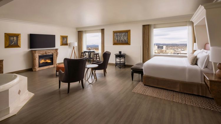 The Davenport Tower, Autograph Coll Suite