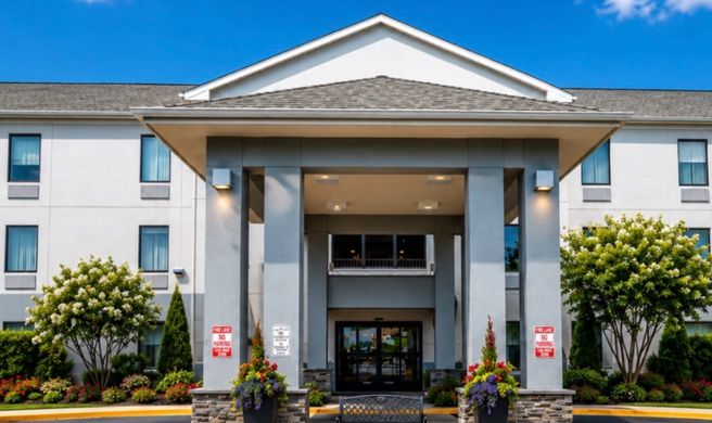 Holiday Inn Express & Suites Burlington Exterior
