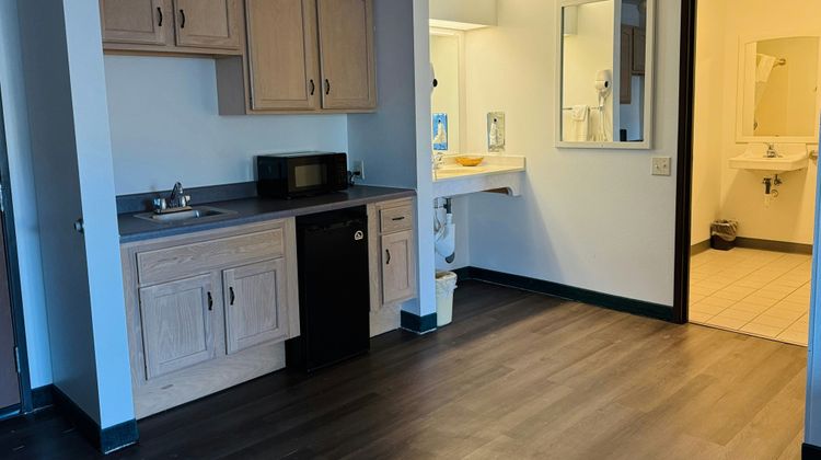 Bilmar Inn & Suites Room