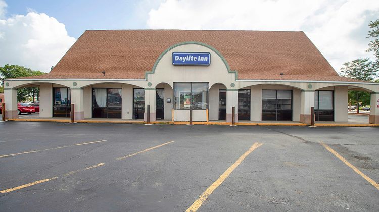 Daylite Inn Exterior