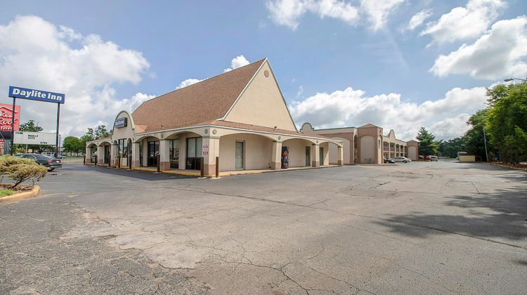 Daylite Inn Exterior