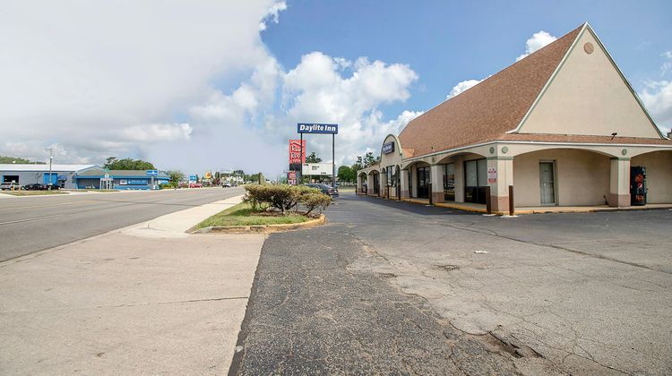 Daylite Inn Exterior