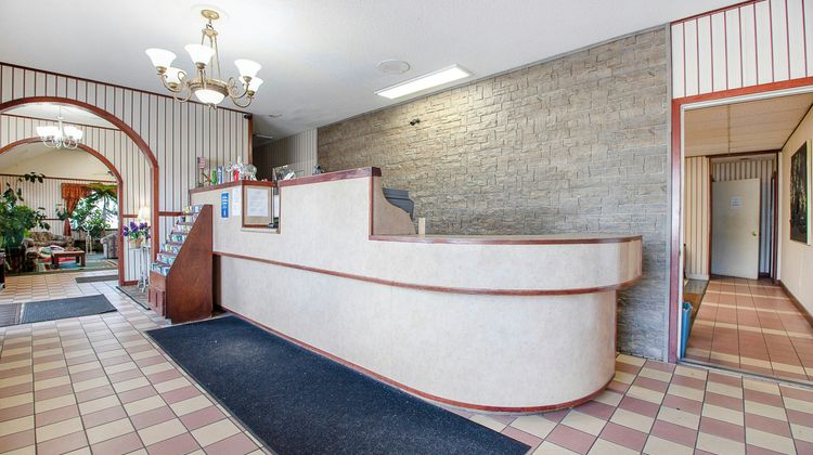 Daylite Inn Lobby
