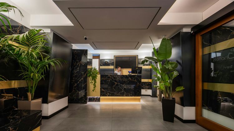 Hotel Trevi Lobby