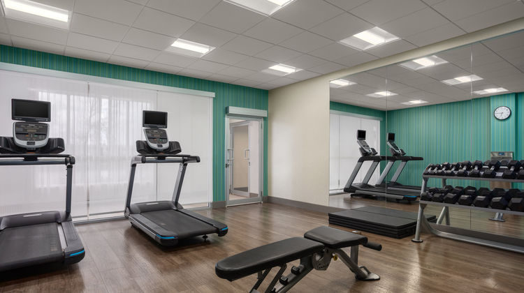 Holiday Inn Express & Suites Aurora Health Club