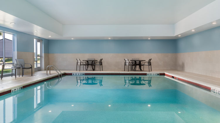 Holiday Inn Express Calhoun South Pool
