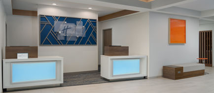 Holiday Inn Express & Suites Alexandria Exterior