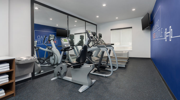 Holiday Inn Express & Suites Alexandria Health Club