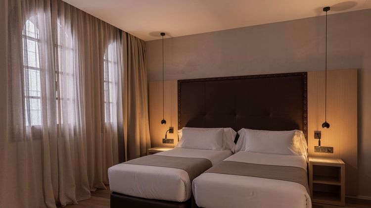 Gran Hotel Barcino Room