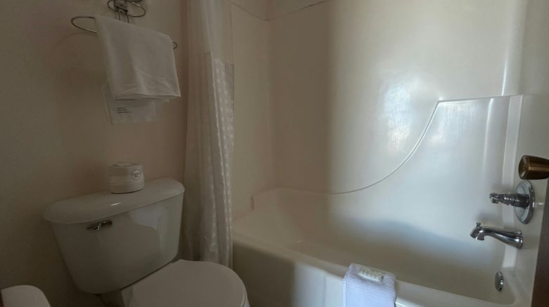 <b>Big 12 Motel Broken Bow Room</b>. Images powered by <a href="https://www.leonardoworldwide.com/" title="Leonardo Worldwide" target="_blank">Leonardo</a>.