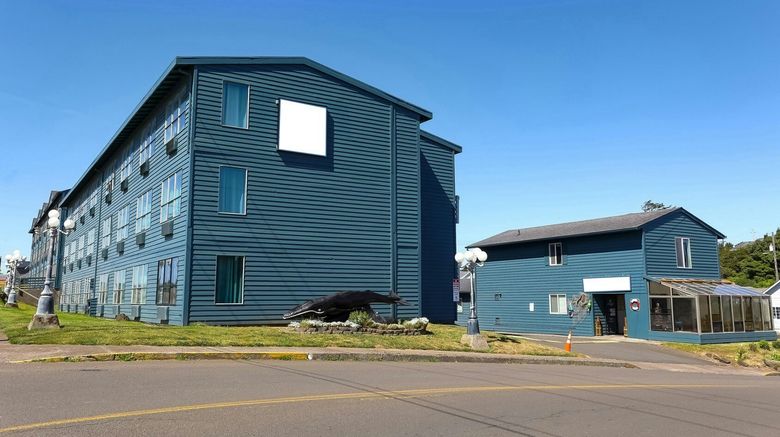 <b>Waves of Newport Exterior</b>. Images powered by <a href="https://www.leonardoworldwide.com/" title="Leonardo Worldwide" target="_blank">Leonardo</a>.