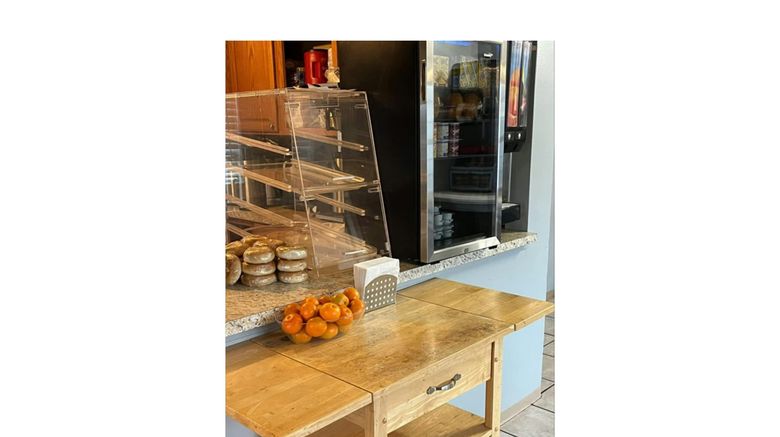 <b>Waves of Newport Restaurant</b>. Images powered by <a href="https://www.leonardoworldwide.com/" title="Leonardo Worldwide" target="_blank">Leonardo</a>.