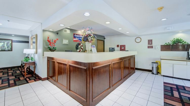 Amerihost Inn & Suites Fulton Lobby