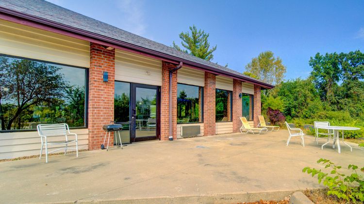 Amerihost Inn & Suites Fulton Exterior