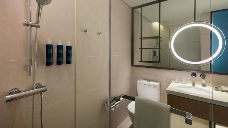 <b>Four Points Hong Kong Tung Chung Room</b>. Images powered by <a href="https://www.leonardoworldwide.com/" title="Leonardo Worldwide" target="_blank">Leonardo</a>.