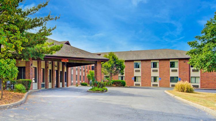 Amerihost Inn & Suites Fulton Exterior