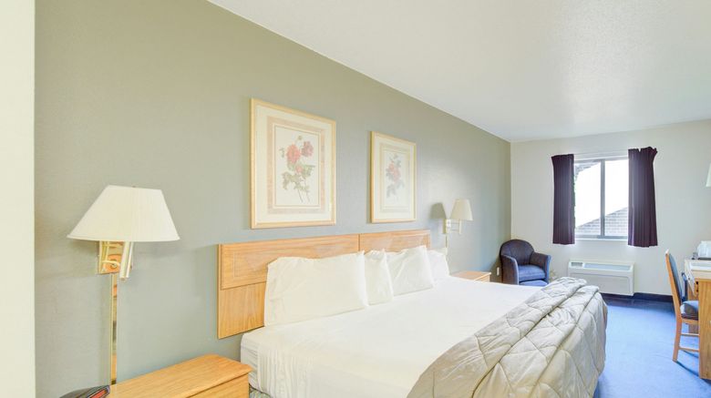 <b>Amerihost Inn & Suites Fulton Room</b>. Images powered by <a href="https://www.leonardoworldwide.com/" title="Leonardo Worldwide" target="_blank">Leonardo</a>.