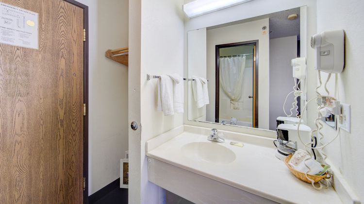Amerihost Inn & Suites Fulton Room