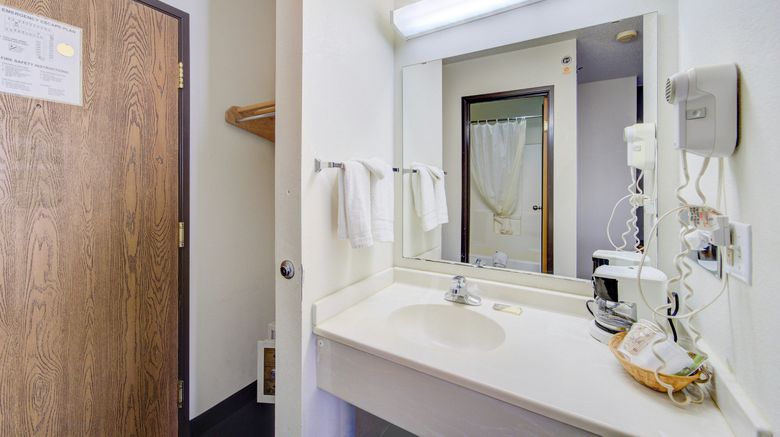 <b>Amerihost Inn & Suites Fulton Room</b>. Images powered by <a href="https://www.leonardoworldwide.com/" title="Leonardo Worldwide" target="_blank">Leonardo</a>.