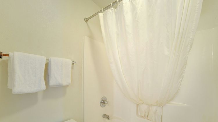 Amerihost Inn & Suites Fulton Room