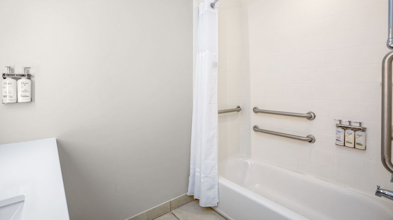 <b>Holiday Inn Express Orlando East Room</b>. Images powered by <a href="https://www.leonardoworldwide.com/" title="Leonardo Worldwide" target="_blank">Leonardo</a>.