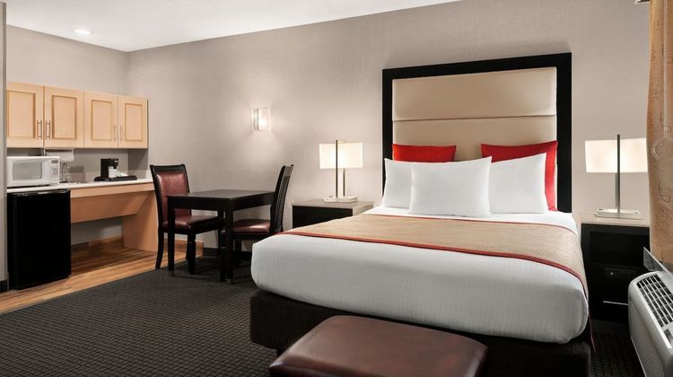 Lancaster Suites Room