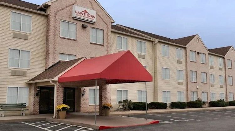 Lancaster Suites Exterior