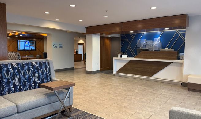 Holiday Inn Express Exterior