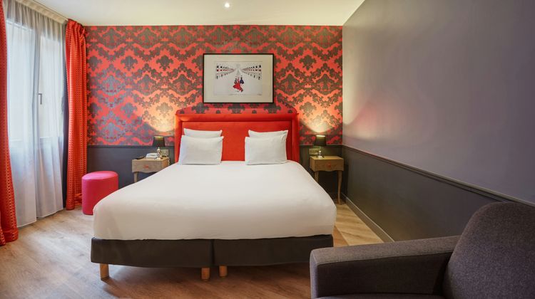 Hotel La Parizienne Room