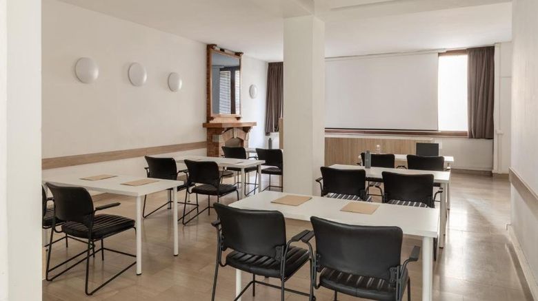 <b>Albergo La Pace Meeting</b>. Images powered by <a href="https://www.leonardoworldwide.com/" title="Leonardo Worldwide" target="_blank">Leonardo</a>.