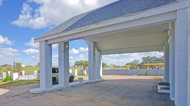 <b>Sunset Inn Flatonia Exterior</b>. Images powered by <a href="https://www.leonardoworldwide.com/" title="Leonardo Worldwide" target="_blank">Leonardo</a>.
