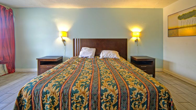 Sunset Inn Flatonia Room