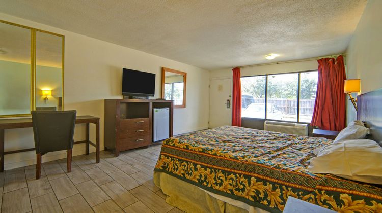 Sunset Inn Flatonia Room