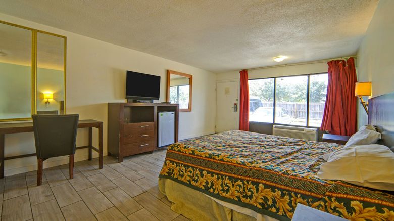 <b>Sunset Inn Flatonia Room</b>. Images powered by <a href="https://www.leonardoworldwide.com/" title="Leonardo Worldwide" target="_blank">Leonardo</a>.